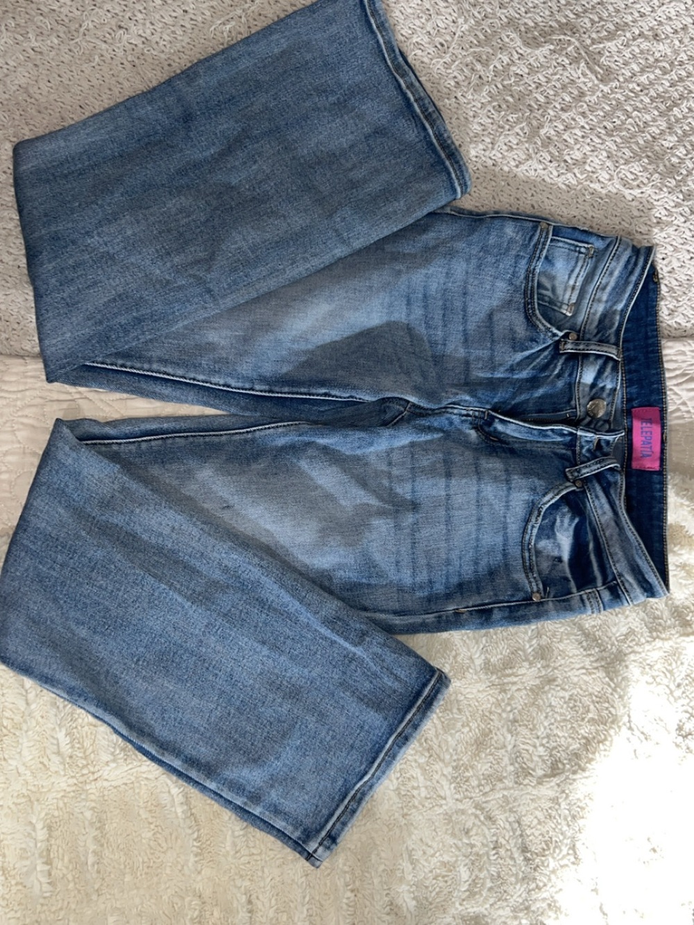 Women’s Boot Cut Jeans in Medium Blue Wash